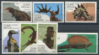(Dinozavr_nabor_029(1) Набор марок Динозавры. Guine Bissau