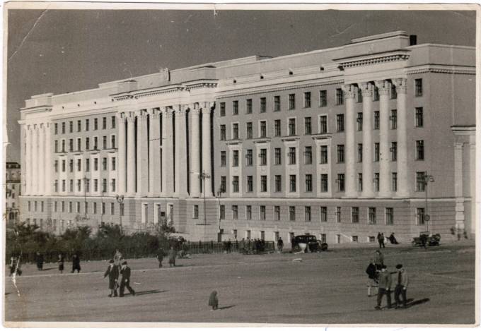Лот 046  Челябинск. Фотохроника ТАСС  1947 г.  Формат 17 х 11,5 см. 1 1 1 1