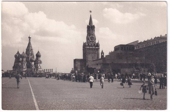 СССР - Открытка - Москва. У Мавзолея Владимира Ильича Ленина на Красной площади