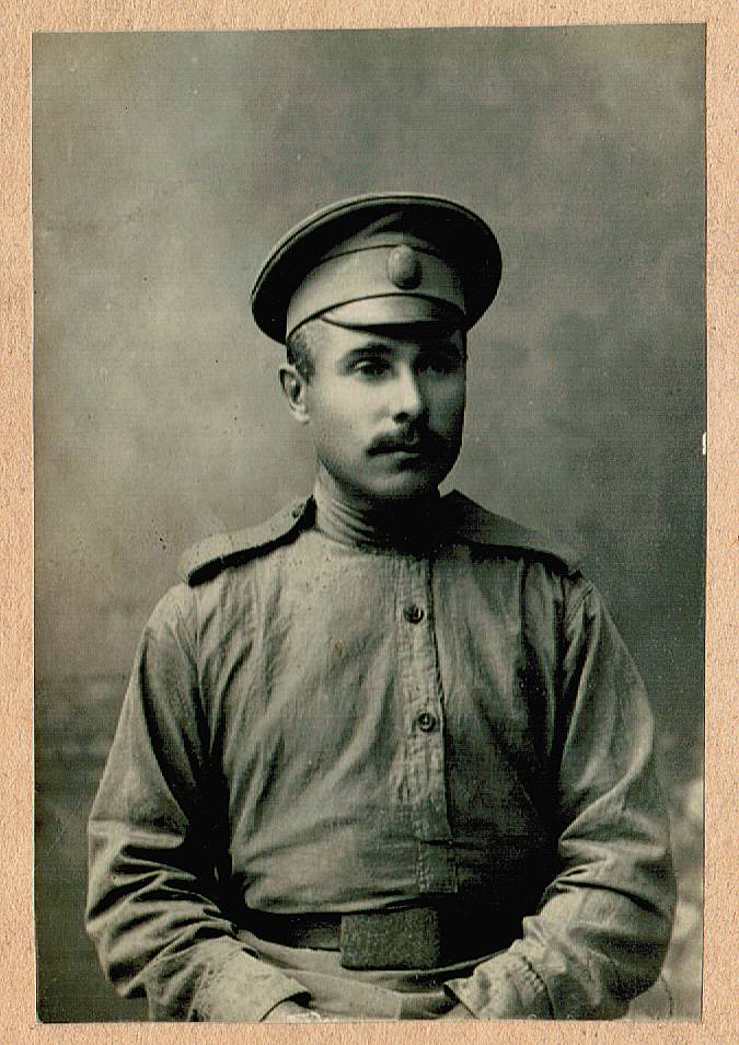 Лот 017   Фотография. Солдат 1-й мировой войны. Формат 8 х 12 см     1