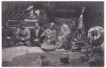 В Киргизской юрте - Алтай