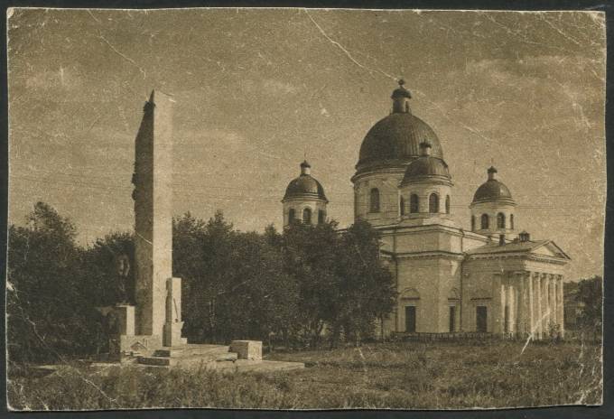 Златоуст - Памятник В. А. Ленину и Окружной музей