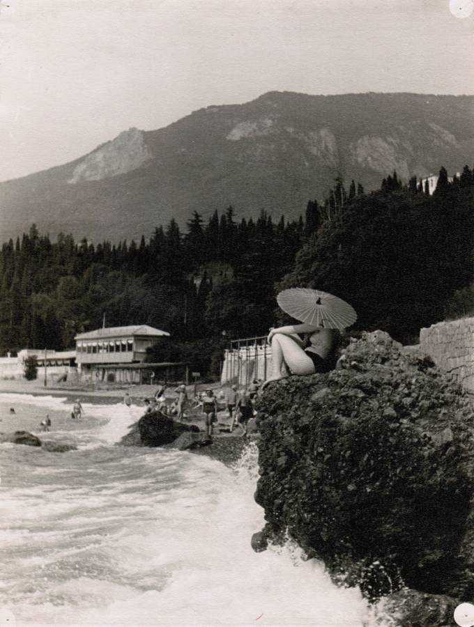 Лот 022   Фотография 50-е гг.  Формат 18 х 24 см.          1